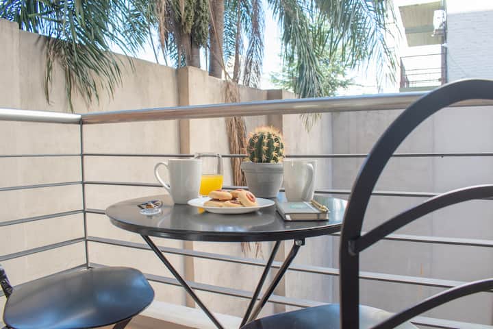 Modern one-bedroom apartment in Almagro