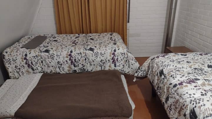 Dvokrevetna soba s bračnim krevetom i gnijez
Prostran s utikačima za mobitele