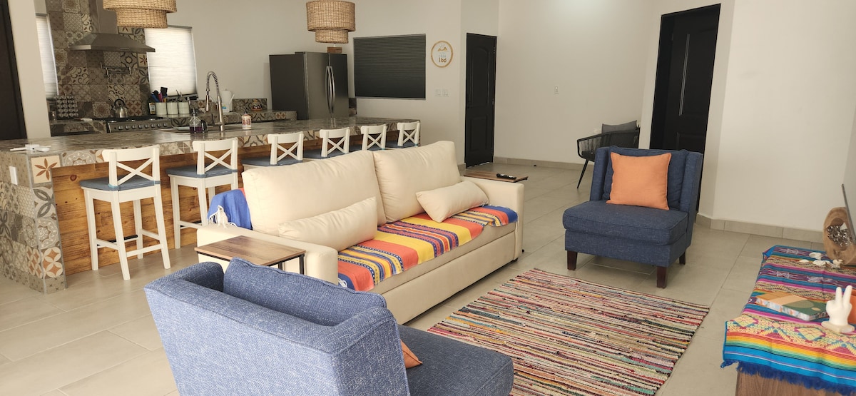 Anuncio de Airbnb popular: Casa Ibó: Sea Views & Serene Pool Retreat en Loreto