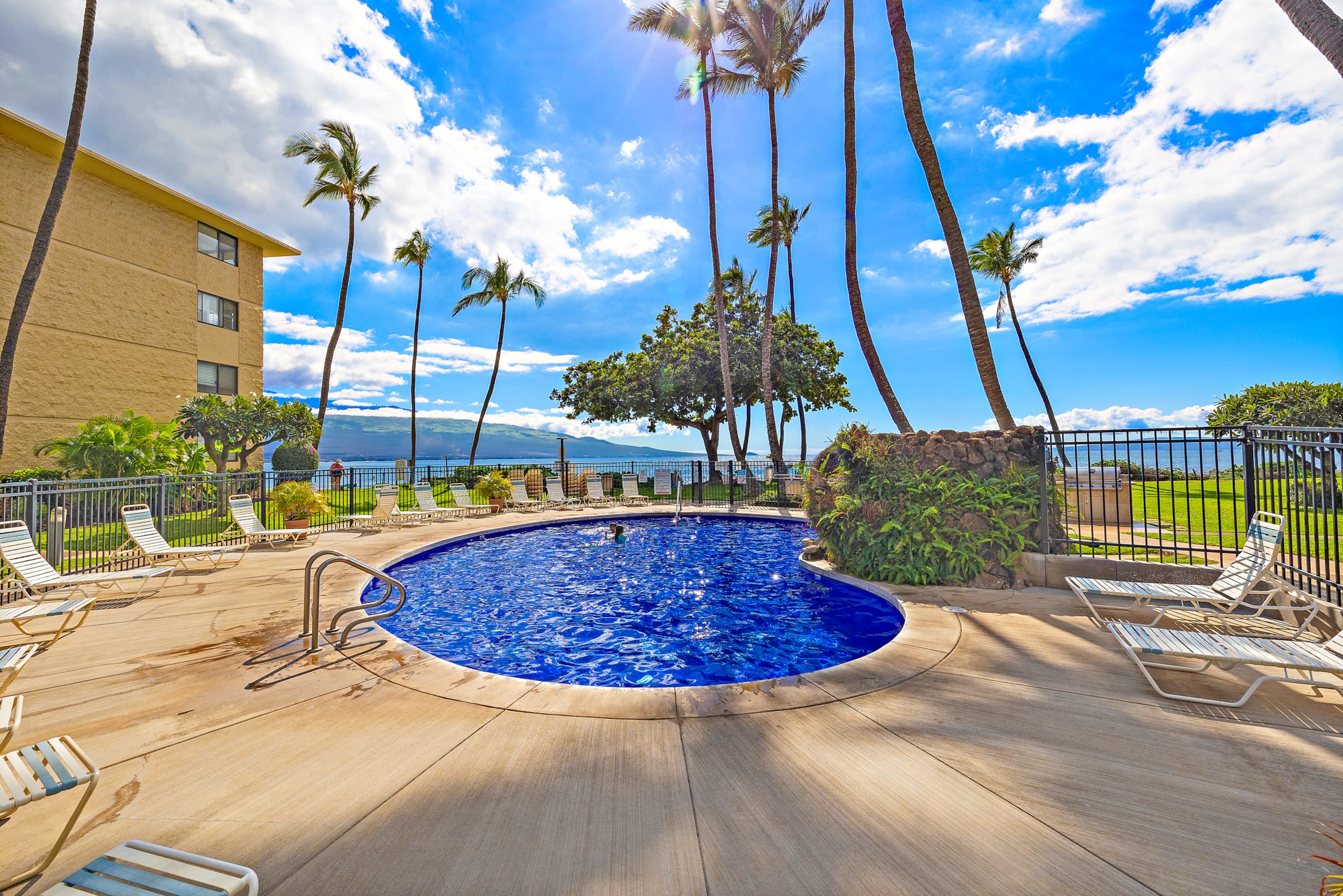 Condo in Wailuku · ★4.93 · 2 bedrooms · 3 beds · 2 private baths - Image 37