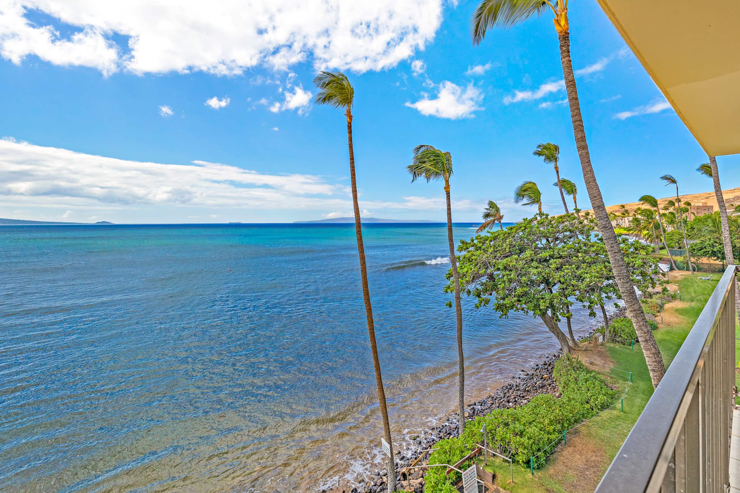 Condo in Wailuku · ★4.93 · 2 bedrooms · 3 beds · 2 private baths - Image 34