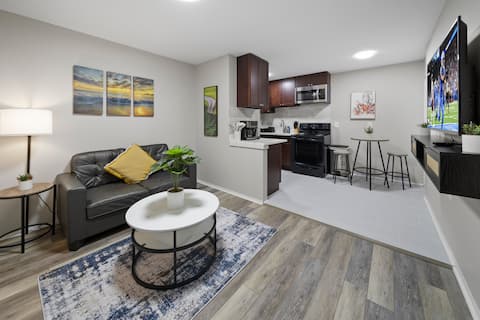 Modern 1BR Near Ferndale & Downtown Vibes