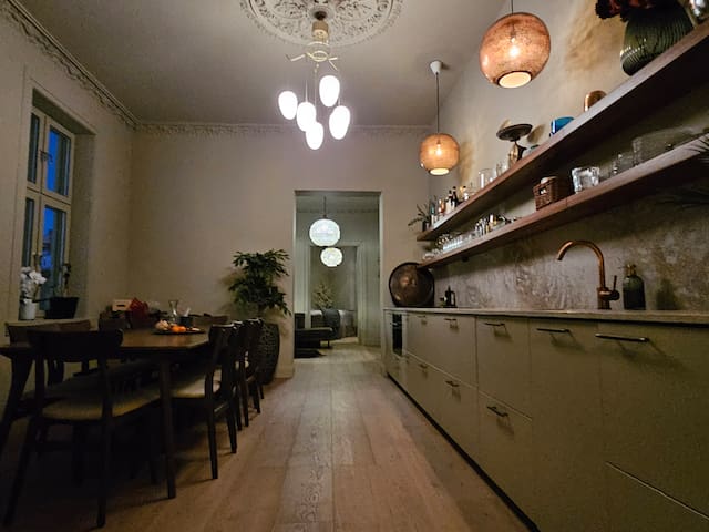 Beautiful 3BR 2 BA in heart of old town Oslo gallery image 4