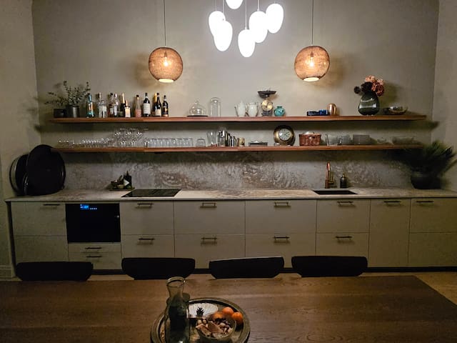 Beautiful 3BR 2 BA in heart of old town Oslo gallery image 3