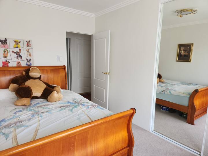 Dormitorio 3 - Cama doble tamaño queen + acceso al balcón