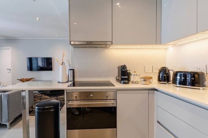 Vibrant Living in the heart of Sea Point (Apt 506) gallery image 5