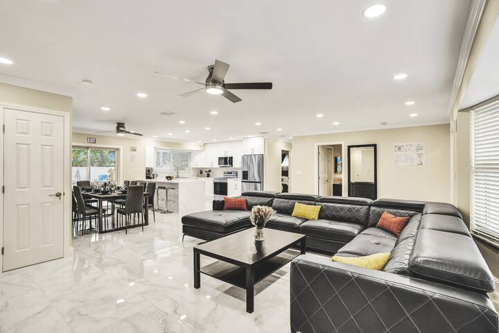 Sensational 5BR Villa Heated Pool near Hard Rock gallery image 5