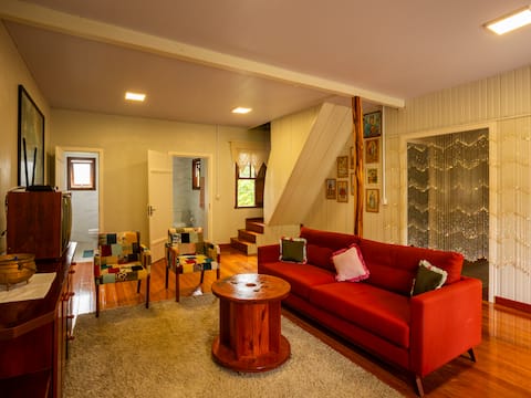 Anúncio popular: Entire renovated house with 4 bedrooms and 3 bathrooms em Farroupilha