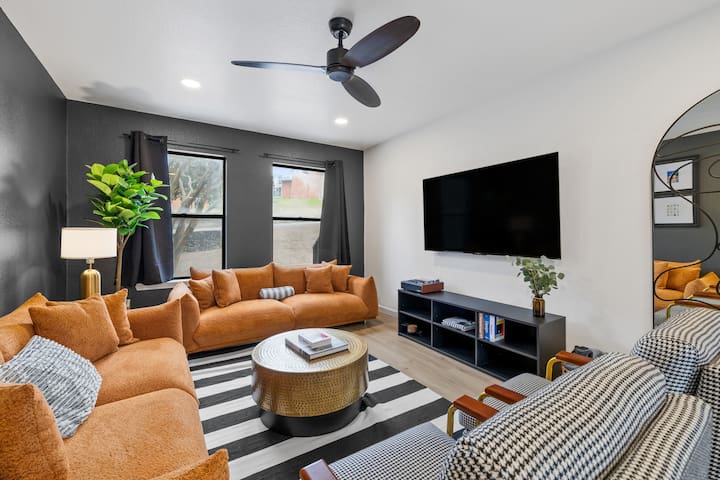 Zilker Loft | Theater | Game Room | Sleeps 14!