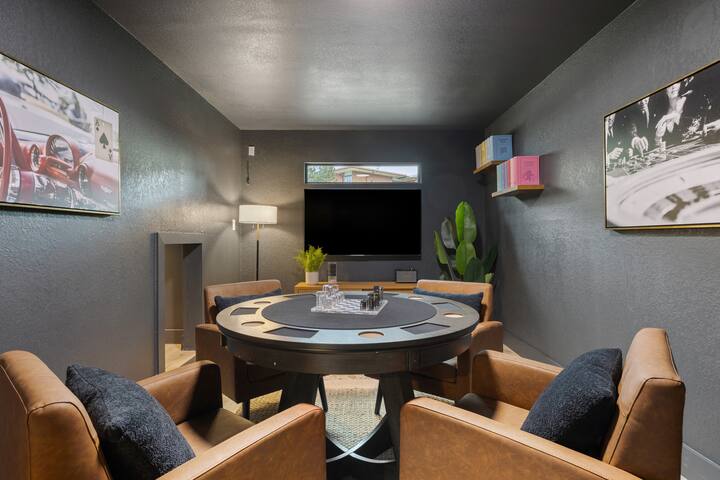 Zilker Loft | Theater | Game Room | Sleeps 14! gallery image 2