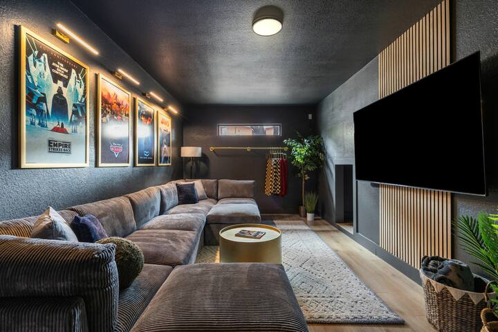 Zilker Loft | Theater | Game Room | Sleeps 14! gallery image 3
