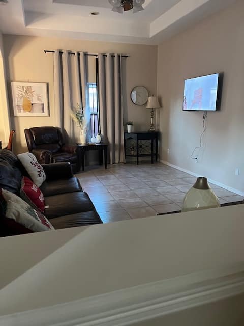 Top Airbnb: Casa Paz Cozy home in convenient location! in Mission
