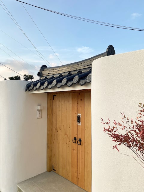Mural Village Jacuzzi Hanok Private House [Jasannok] Jasannok