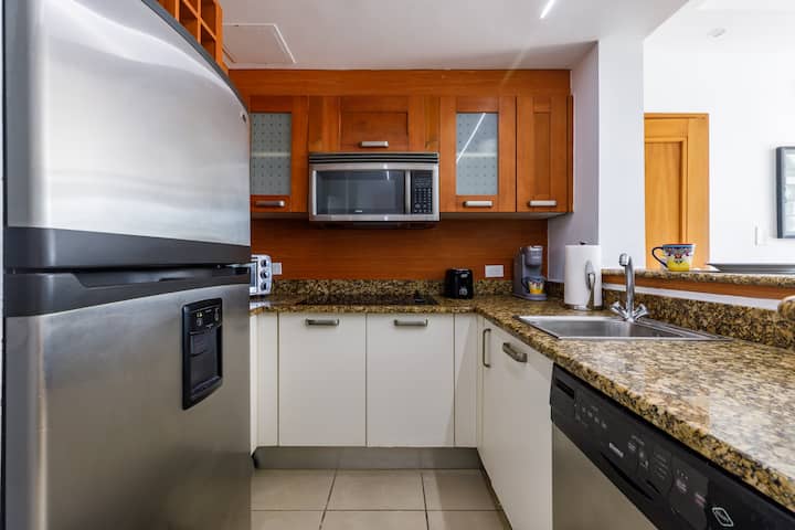 King Bed Loft | By Old Sj & Escambrón Beach | Pool - San Juan