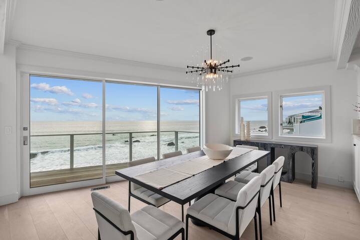 Epic Modern Malibu Beach House gallery image 5