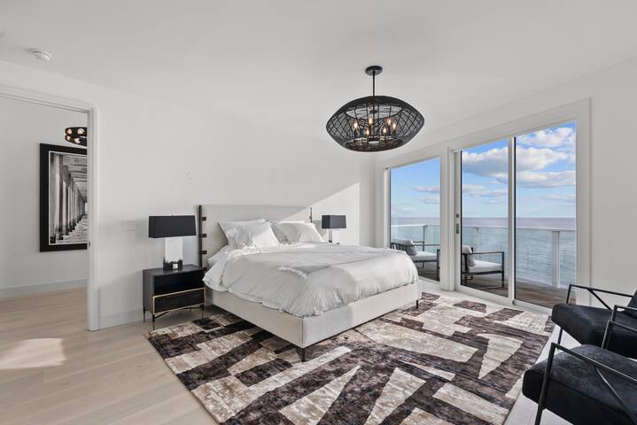 Epic Modern Malibu Beach House gallery image 4