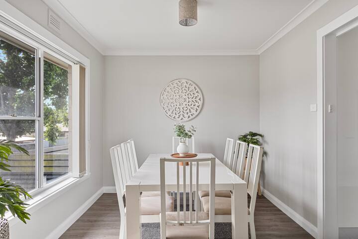 Legana Lodge – A home away from home -12 guests gallery image 5