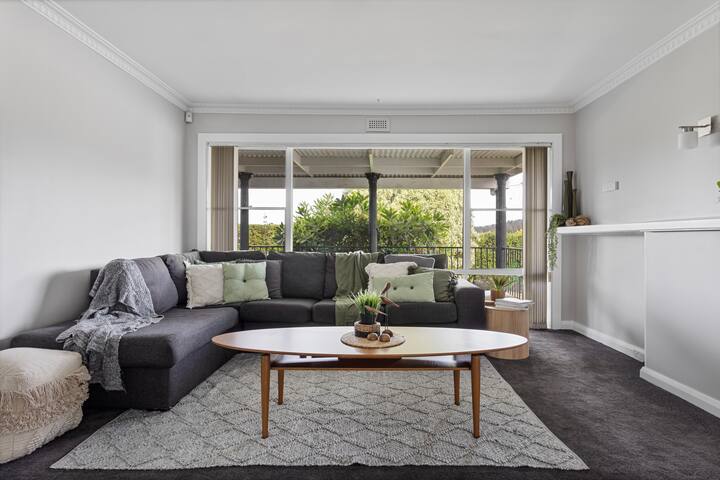 Legana Lodge – A home away from home -12 guests gallery image 3