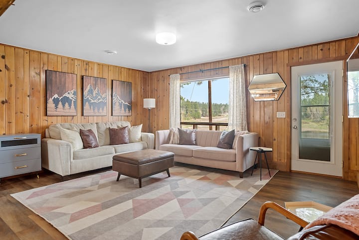 Pondside Lodge: Hottub + Sauna +Firepit +Game Room - Custer State Park, South Dakota