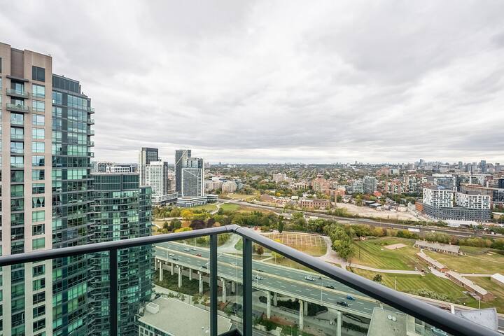 RivetStays – Elite 2 Bedroom by Fort York gallery image 5