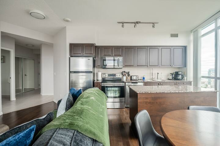 RivetStays – Elite 2 Bedroom by Fort York gallery image 4