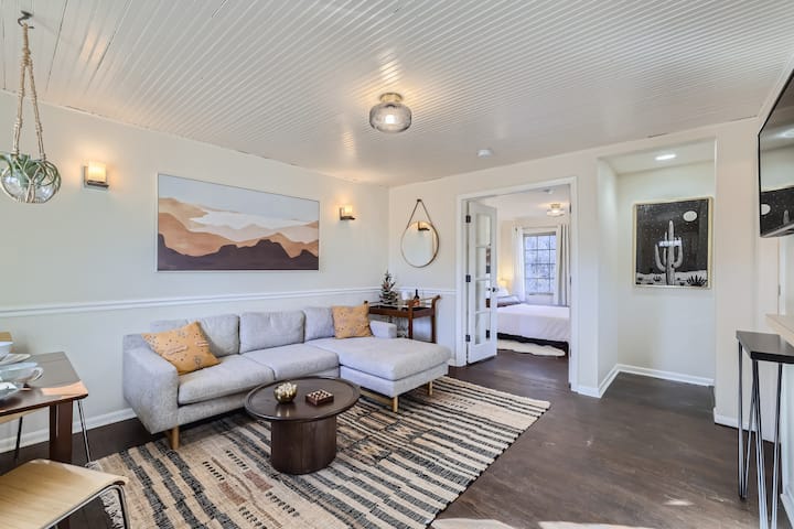 Cozy Golden Home On Main Street! - Golden, CO