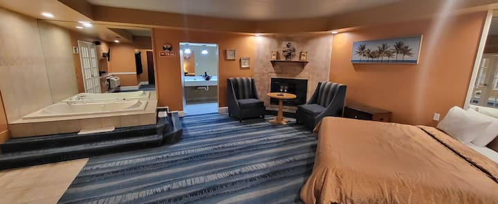 Beach Swimming Pool Suite With Jacuzzi & Fireplace - Harrisburg, PA