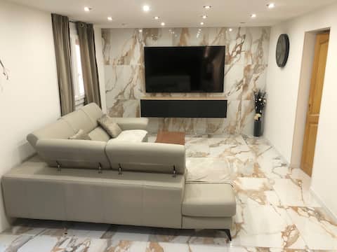 Top performing Airbnb: 3 bedroom apartment on the ground floor of a VILLA in Prés D'arènes