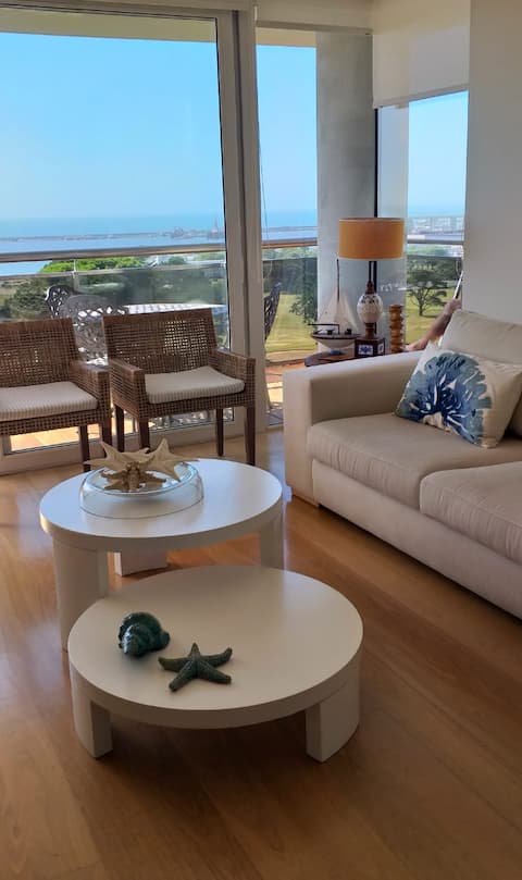 Anuncio de Airbnb popular: Excellent view of the golf course and the sea en San Carlos