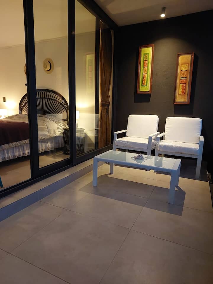 Მთავარი საძინებლის ტერასა.