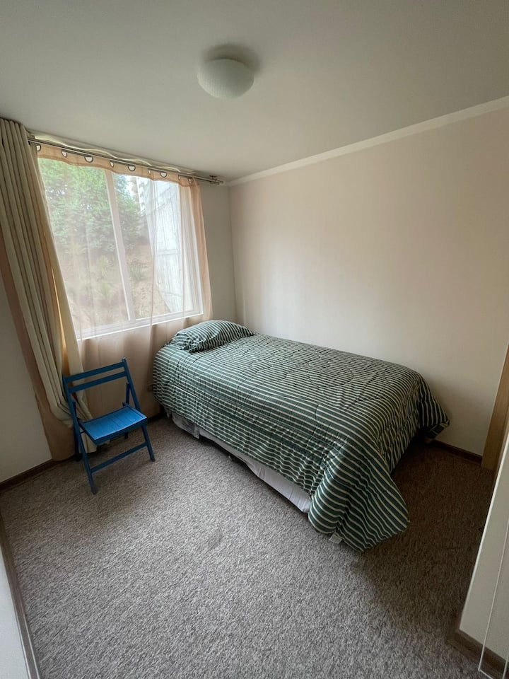 Spavaća soba s pomoćnim krevetom