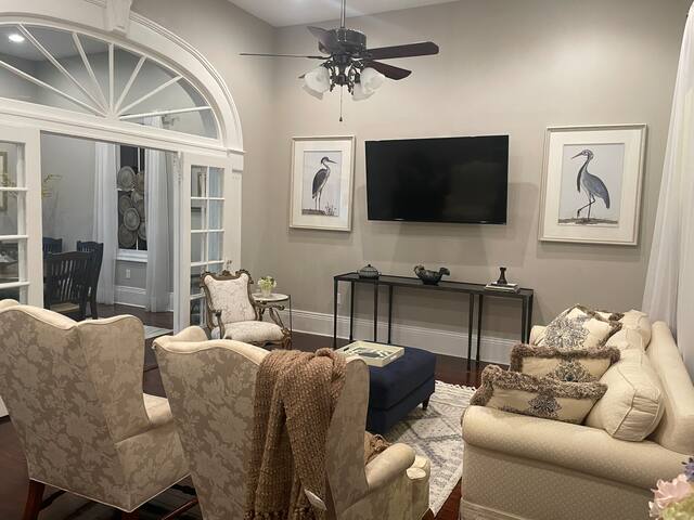 LUX Historic Home, Safe Parking, Close Game & FQ