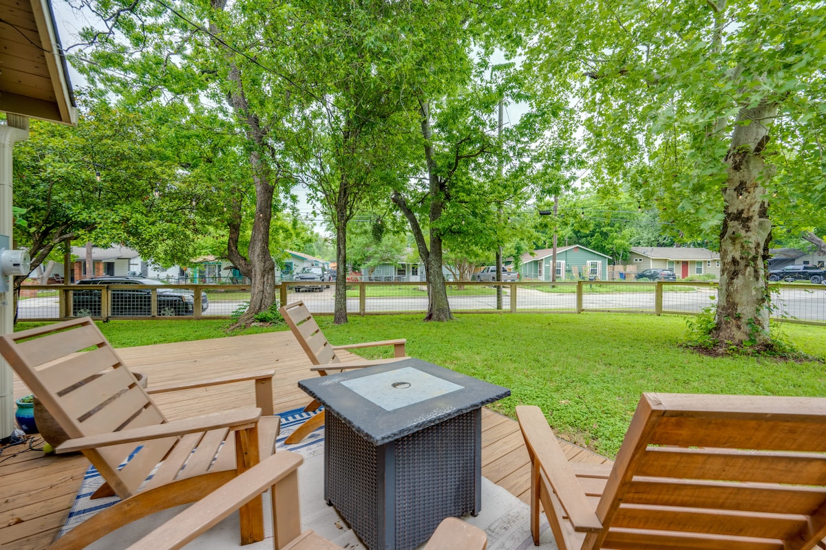 Awesome Austin Bungalow + Hot Tub/Peloton/Coffee!