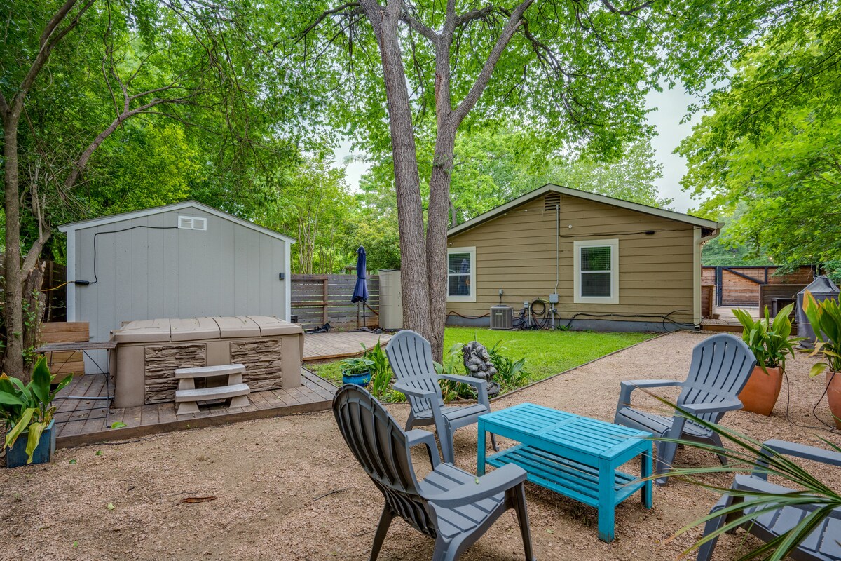 Awesome Austin Bungalow + Hot Tub/Peloton/Coffee!