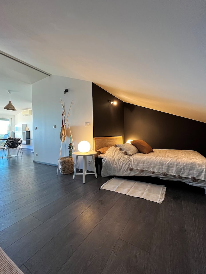 Chambre avec porte coulissante