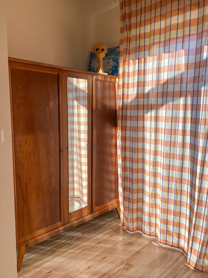 Плакар за складирање во спалната соба