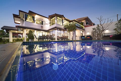 Luxury 7BR Mansion - 14 min to Walking Street