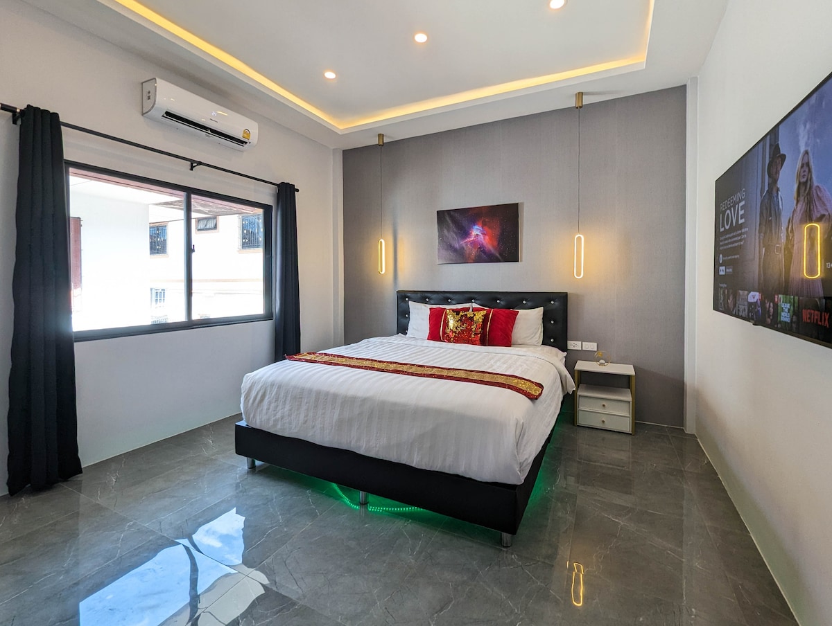 Slaapkamer 4 - 55 inch 4K TV Netflix, You Tube