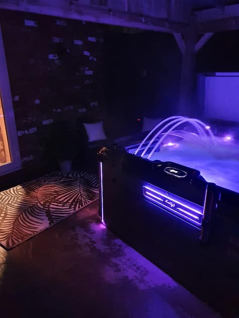 The Nest with Luxury Hot Tub