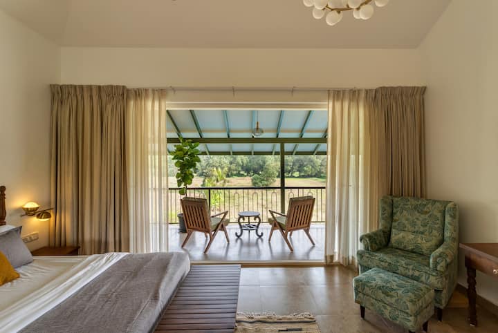 ✨Slide open the curtains to your private balcony, where lush fields and palms greet you.
A serene space blending tropical charm with elegant comfort✨