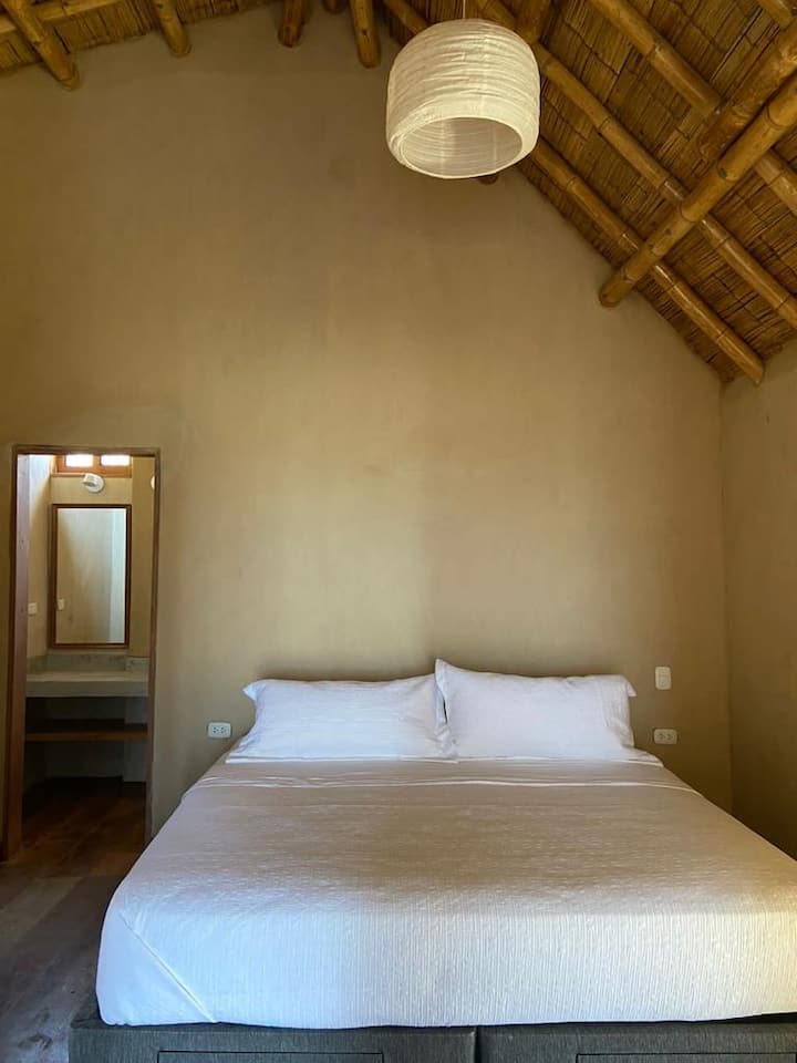 Veliki bračni krevet s iznimno mekanom posteljinom!