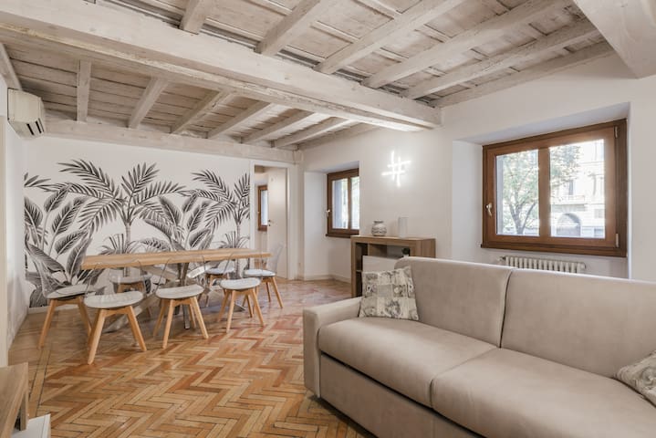 Spacious apartment in the center (3 BedR/2 BathR)