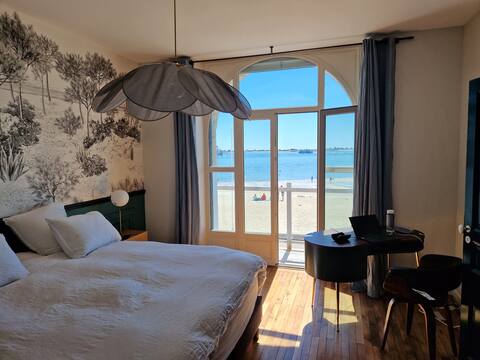 Villa Simone, on the beach, swimming pool, high standard