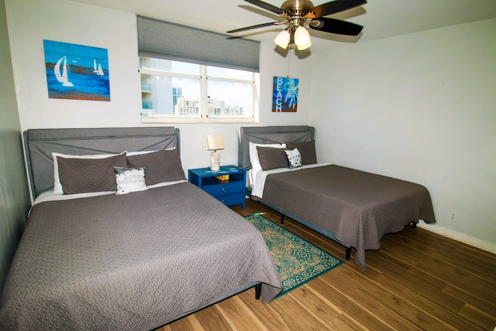 Velika soba za goste s dva bračna kreveta s vrhunskim novim madracima Casper!