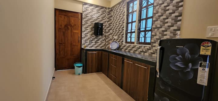 Full kitchen image 1
