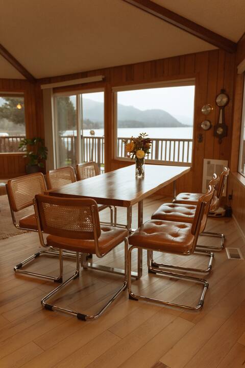 Bayfront Escape - King Beds, Hot Tub, EV, Pets OK
