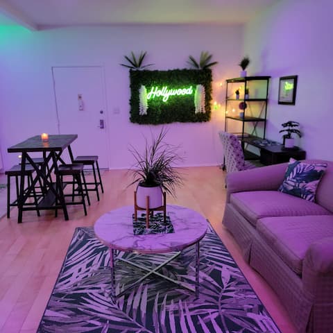 Top Airbnb: Remodeled Hollywood Condo, parking+2nd bed Avail in Hollywood