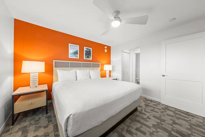 ¼ mile to Kam 1 Beach, Renovated 3BR Resort Apt. gallery image 3