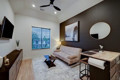 Top performing Airbnb: Downtown Boutique Bungalow in Macgregor