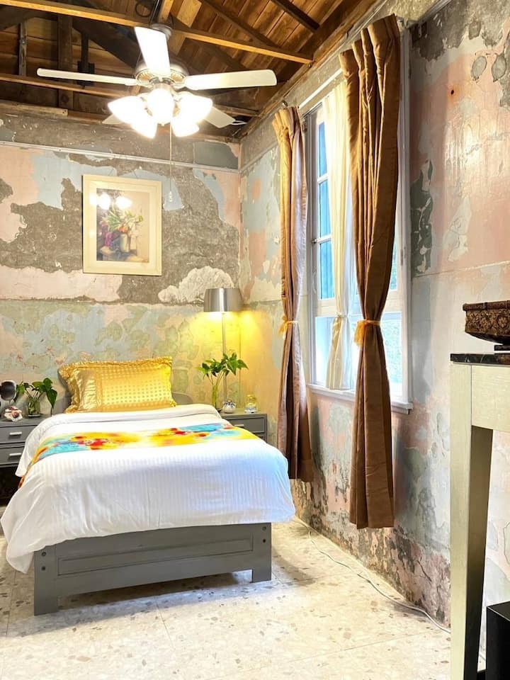 Აჰმას ოთახი